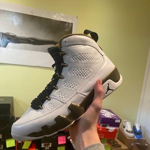 Jordan 9 Statue size 12